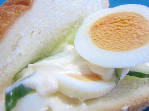 胡瓜と茹で卵サンド